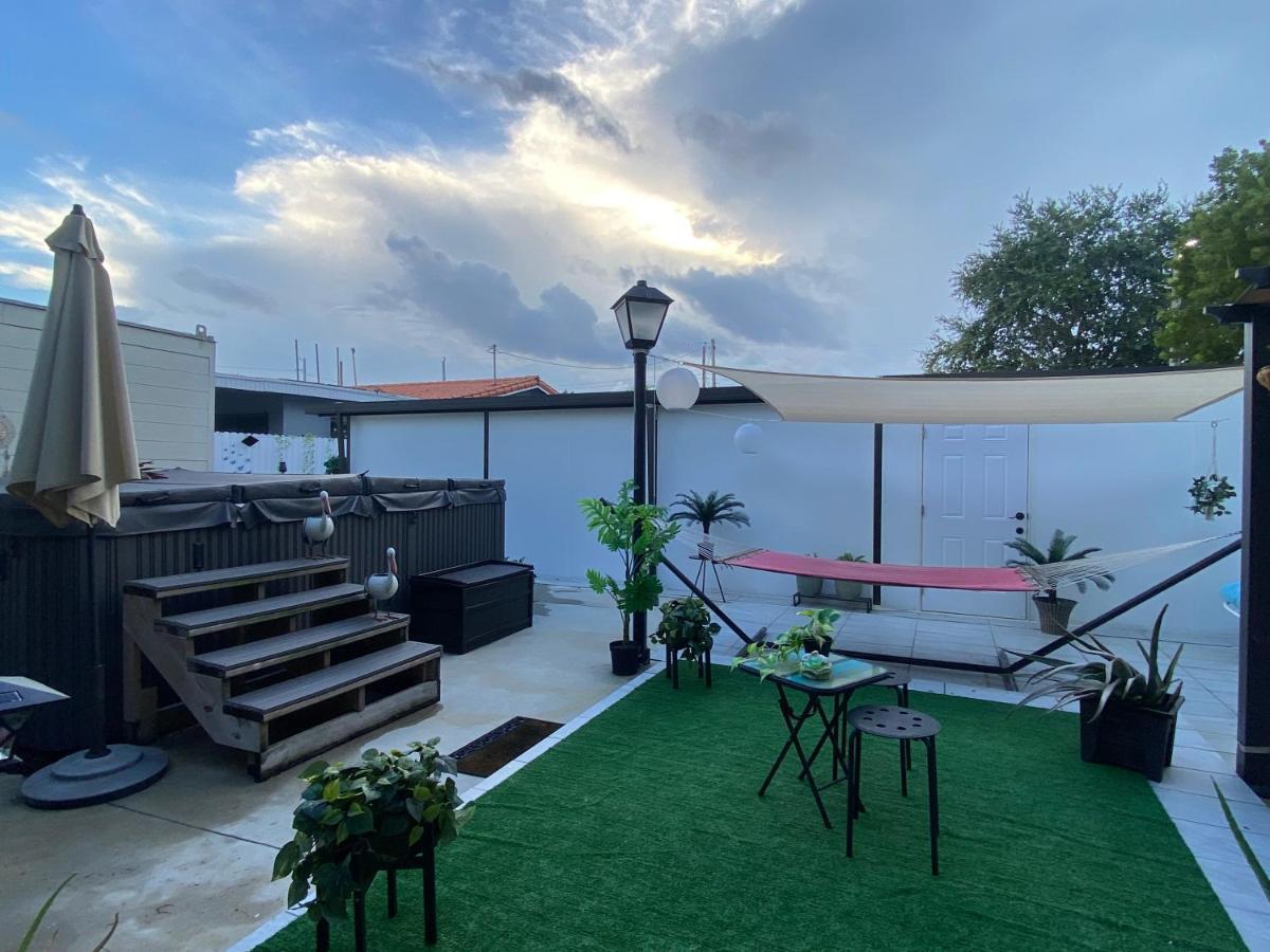Tiny Place W Private Hot Jacuzzi 7 Min To Miami International Airport المظهر الخارجي الصورة