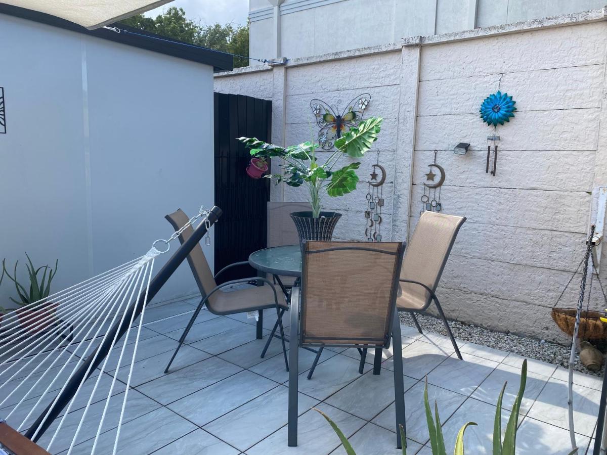 Tiny Place W Private Hot Jacuzzi 7 Min To Miami International Airport المظهر الخارجي الصورة